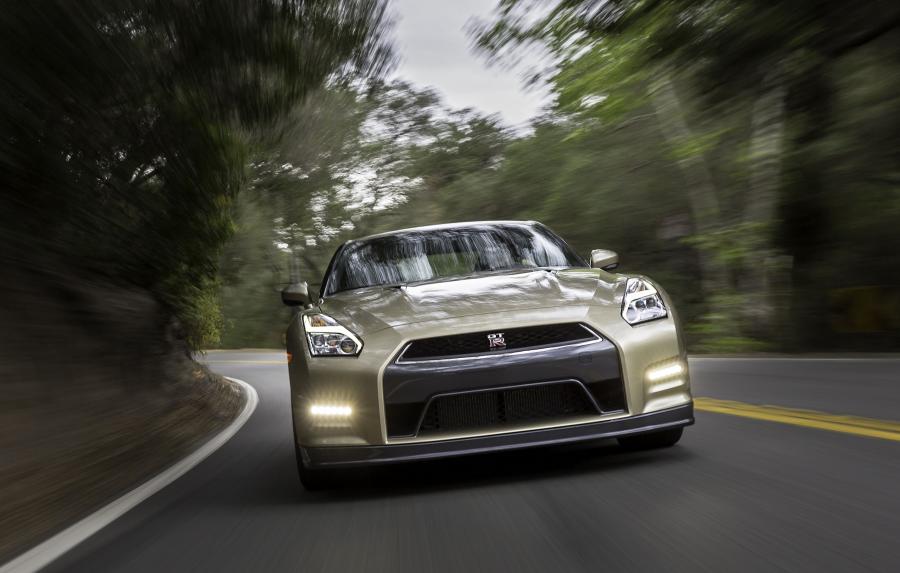  Nissan GT-R 45th Anniversary Gold Edition 2015 года  (фото 3 из 22)